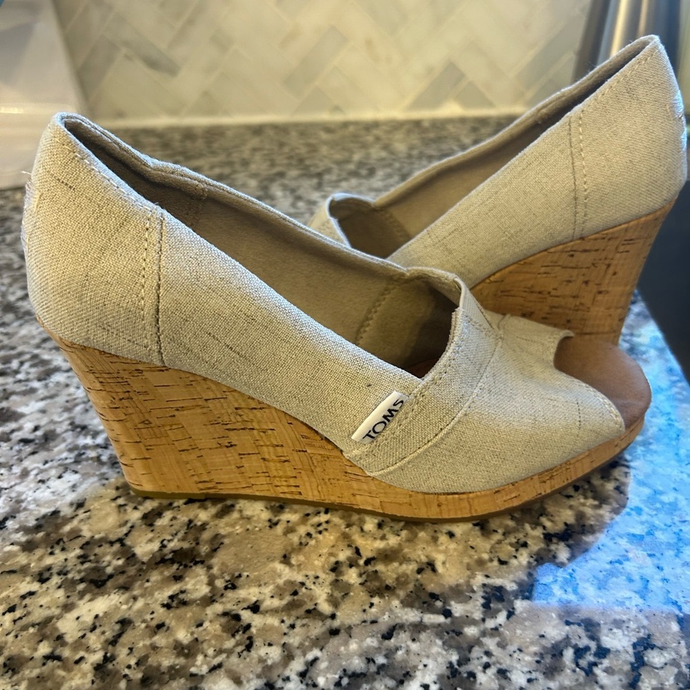 TOMS Women's Beige Canvas Cork Wedges